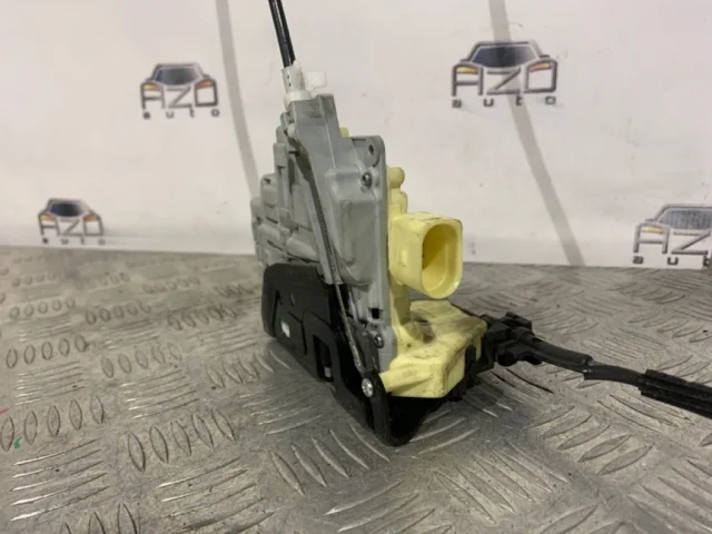 Центральный замок для Volkswagen Passat (B6, Typ 3C) 2005-2010 на фотографиях