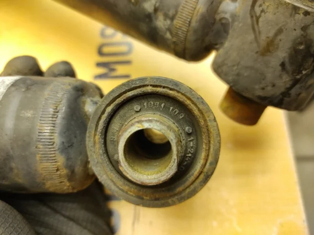 Амортизатор задний левый для BMW 7er Е38 1994-2001 на фотографиях