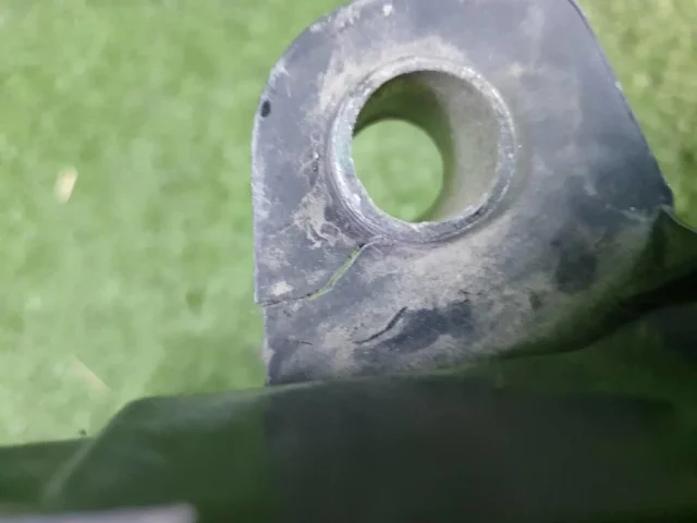 Крышка форсунки фароомывателя левая для Mercedes-Benz C class W204 2007-2014 на фотографиях