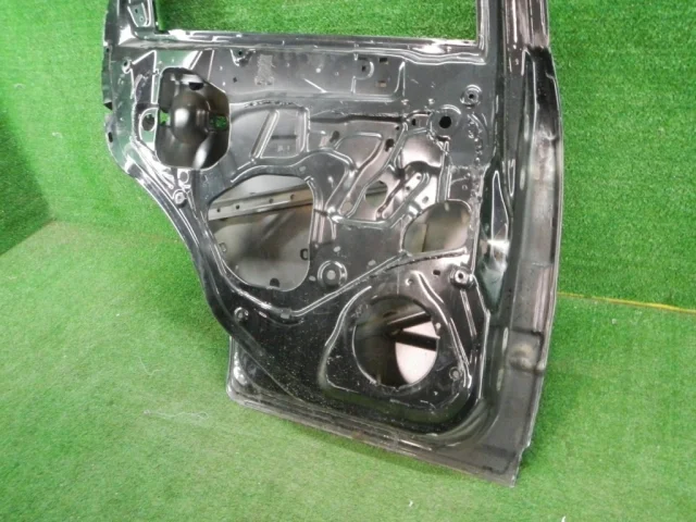 Дверь задняя левая для Suzuki SX4 2006-2009 на фотографиях