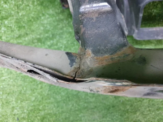 Панель радиатора (телевизор) для BMW 1er Е81 2007-2012 на фотографиях