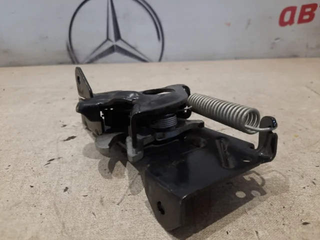 Замок капота правый для BMW 3er F30 2011-2019 на фотографиях