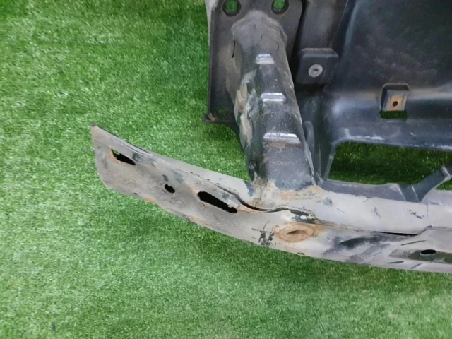 Панель радиатора (телевизор) для BMW 1er Е81 2007-2012 на фотографиях