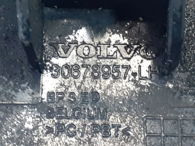 Крышка форсунки фароомывателя левая для Volvo XC90 I C 2002-2014 на фотографиях