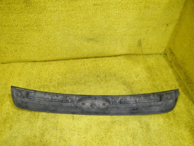 Решетка радиатора для Ford Kuga CBV 2008-2013 на фотографиях