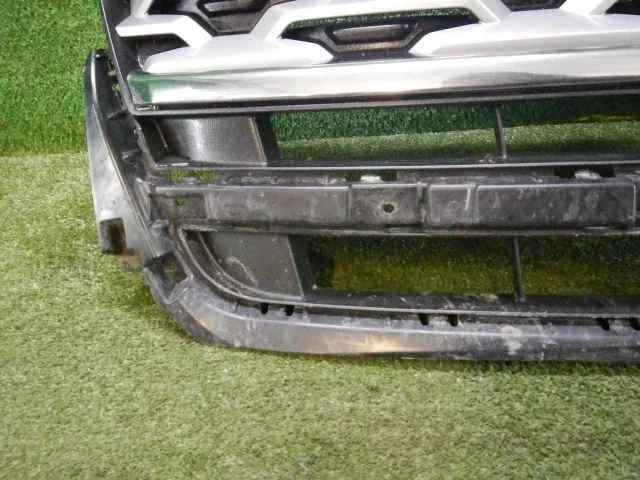 Решетка радиатора для Ford Explorer U502 rest 2014-2019 на фотографиях