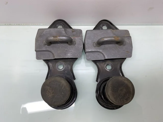 Замок капота левый для Mercedes-Benz M class W164 2005-2011 на фотографиях