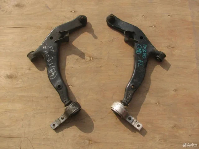 Рычаг передний правый нижний для Nissan Murano Z50 2002-2009 на фотографиях