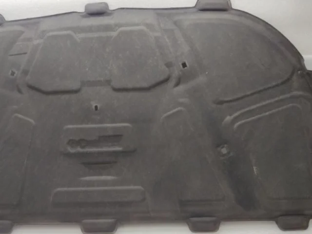 Шумоизоляция капота для Audi A4 B8 2007-2015 на фотографиях