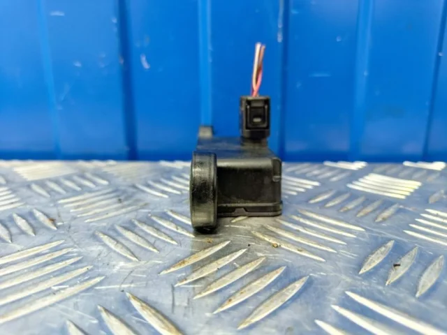 Датчик углового ускорения ESP для Mercedes-Benz C class W204 2007-2014 на фотографиях