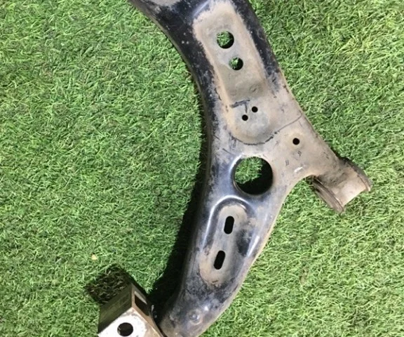 Рычаг передний левый нижний для Skoda Octavia A5 на фотографиях