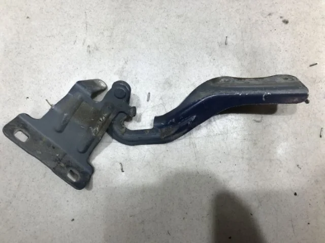 Петля капота правая для Nissan X-Trail T31 RU 2007-2014 на фотографиях