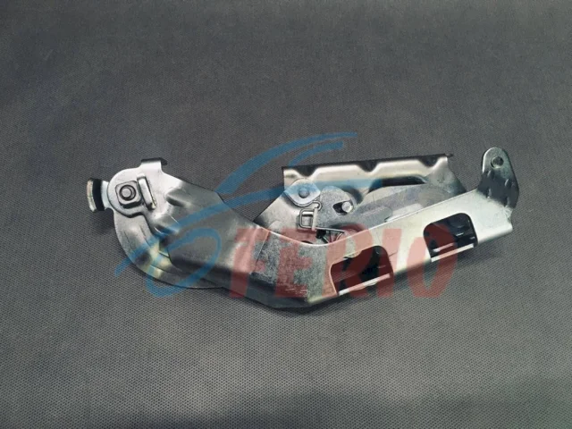 Петля капота правая для Mercedes-Benz C class W205 2014-2020 на фотографиях