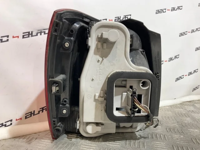 Фонарь правый для Volkswagen Polo V (6R) 2009-2014 на фотографиях