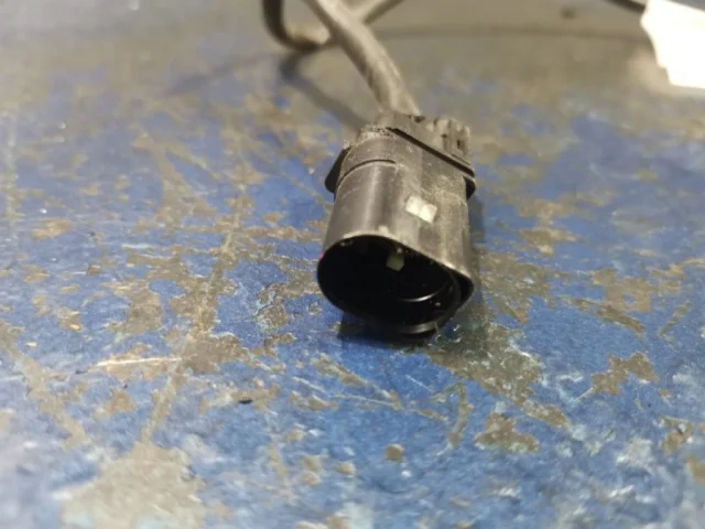 Лямбда-зонд (верхний) для Audi A6 C6 Avant 2004-2011 на фотографиях