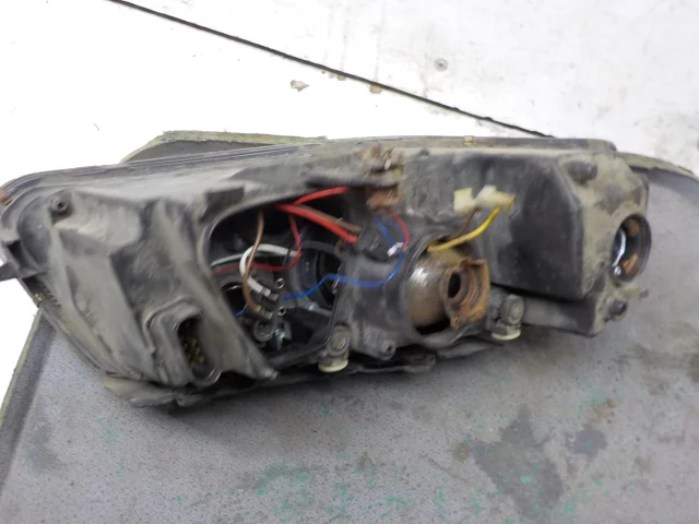 Фары для Volkswagen Passat Variant (B5+ (B5.5), Typ 3BG) 2000-2005 на фотографиях