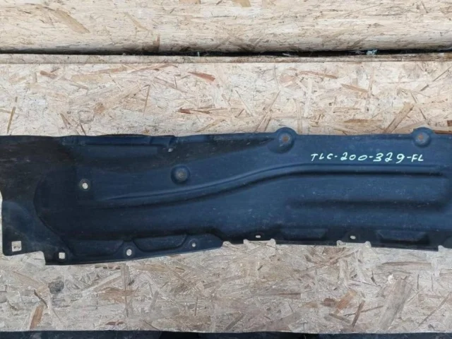 Подкрылок передний левый для Toyota Land Cruiser 200 (JDM) 2007-2013 на фотографиях