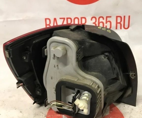 Фонарь правый для Volkswagen Polo V (6R) 2009-2014 на фотографиях