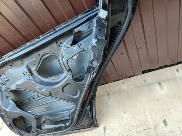 Дверь задняя правая для Mercedes-Benz S class W220 1998-2005 на фотографиях