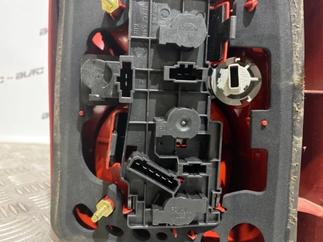 Фонарь противотуманный правый для Volkswagen Passat Variant (B5+ (B5.5), Typ 3BG) 2000-2005 на фотографиях