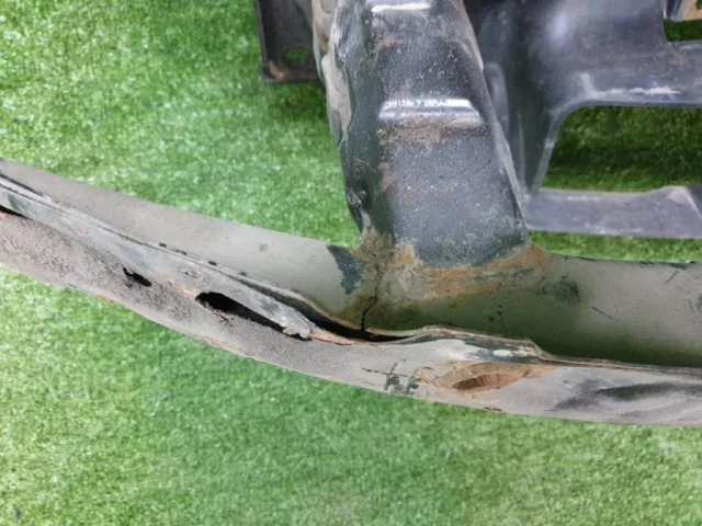 Панель радиатора (телевизор) для BMW 1er Е81 2007-2012 на фотографиях