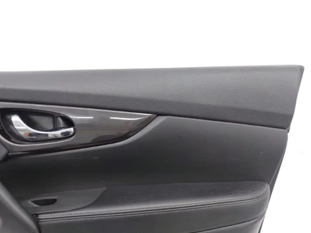 Уплотнитель передней правой двери для Nissan X-Trail T32 JDM 2013-2022 на фотографиях