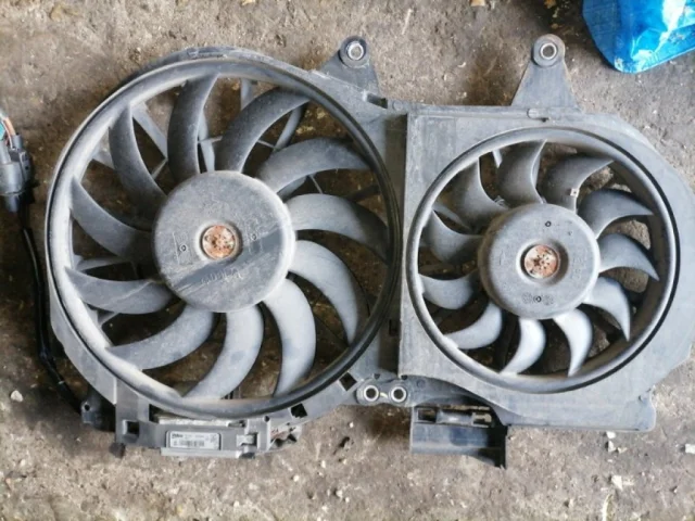 Кассета радиаторов для Audi A4 B7 Avant 2004-2008 на фотографиях