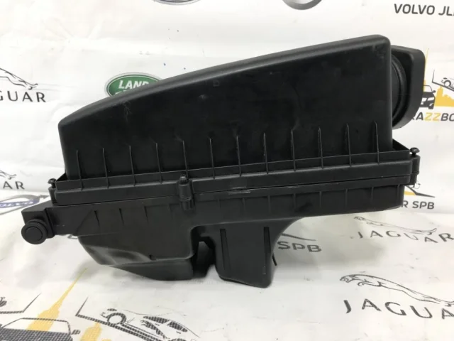 Воздушный фильтр для Volvo XC60 Y20 2008-2017 на фотографиях