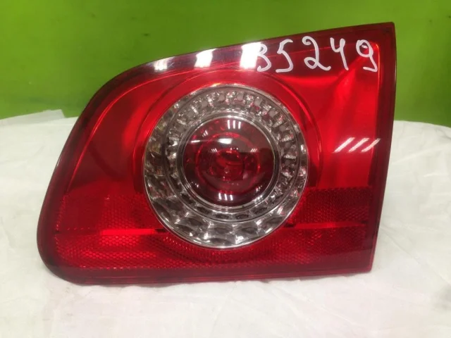 Фонарь внутренний левый для Volkswagen Passat Variant (B6, Typ 3C) 2004-2010 на фотографиях