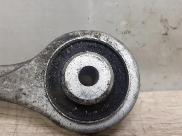 Рычаг передний правый верхний для Audi A6 C7 2010-2018 на фотографиях