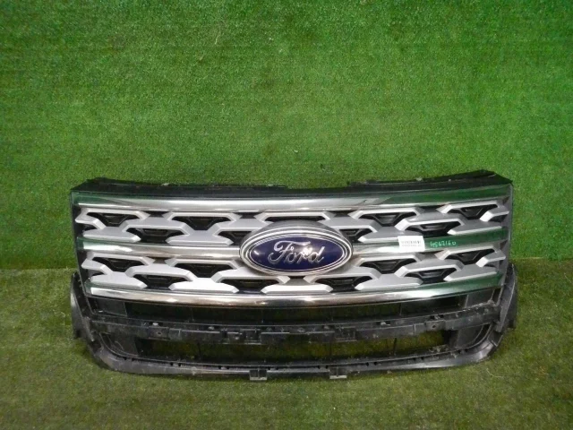 Решетка радиатора для Ford Explorer U502 rest 2014-2019 на фотографиях
