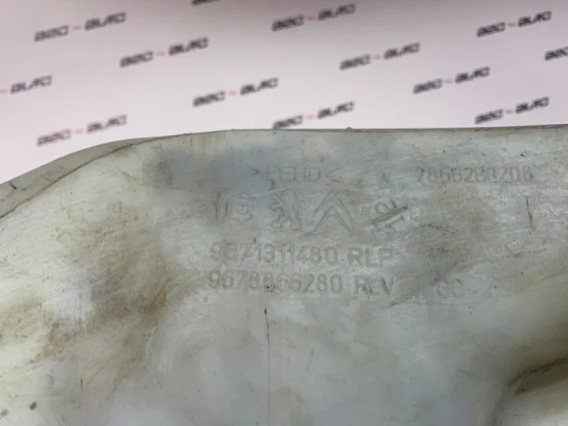 Бачок стеклоомывателя задний для Citroen DS4 2011-2016 на фотографиях