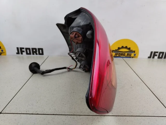 Фонарь левый для Suzuki SX4 2006-2009 на фотографиях