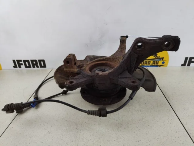 Кулак поворотный левый для Suzuki SX4 2006-2009 на фотографиях