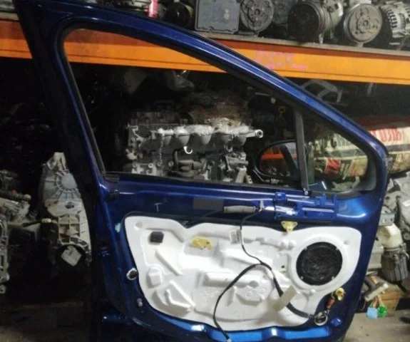 Накладка на дверь передняя левая для Peugeot 308 T7 Хэтчбек 2007-2014 на фотографиях