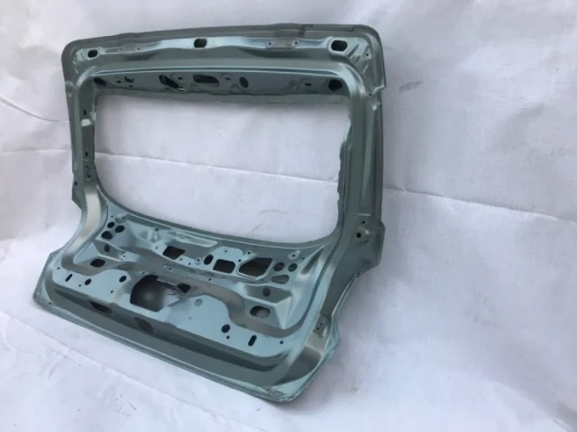 Крышка багажника для Subaru XV GT/G24 2017+ на фотографиях