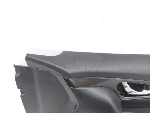 Уплотнитель передней правой двери для Nissan X-Trail T32 JDM 2013-2022 на фотографиях