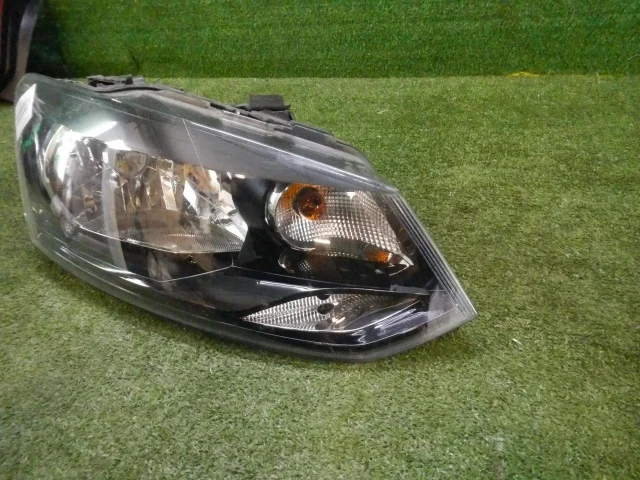 Фара правая для Volkswagen Polo V (6R) 2009-2014 на фотографиях