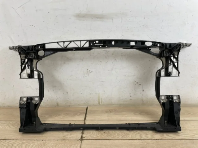 Панель радиатора (телевизор) для Audi A4 B9 Avant 2015+ на фотографиях