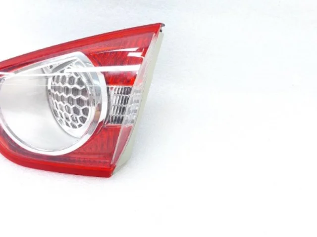 Фонарь внутренний правый для Ford Kuga CBV 2008-2013 на фотографиях