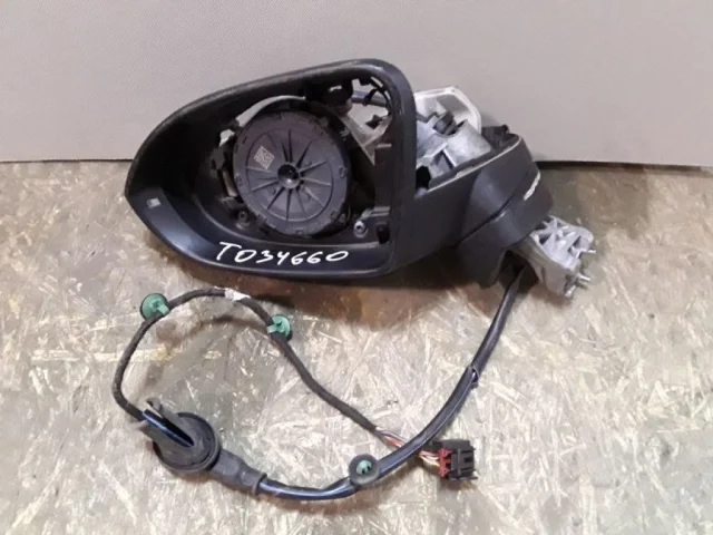 Стекла и зеркала для Volkswagen Passat (B8.5) 2019+ на фотографиях