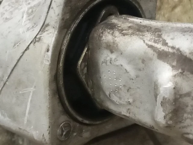 Рычаг передний правый нижний для Mercedes-Benz GL class X166 2012-2016 на фотографиях