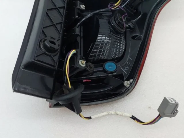 Фонарь левый для Ford Explorer U502 rest 2014-2019 на фотографиях