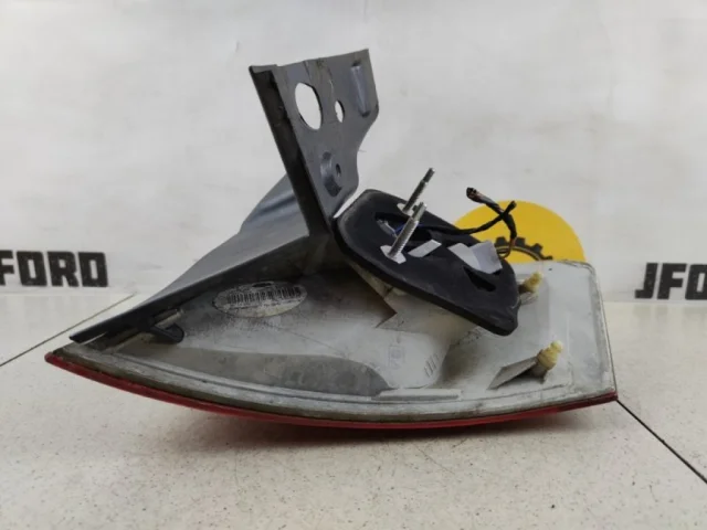 Фонарь левый для Ford Kuga CBV 2008-2013 на фотографиях