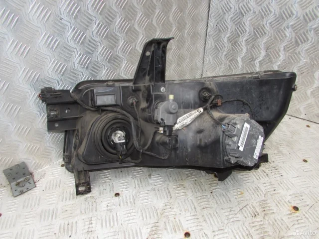 Фары для Infiniti QX 56 (JA60) 2004-2007 на фотографиях