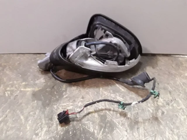 Стекла и зеркала для Volkswagen Passat (B8.5) 2019+ на фотографиях