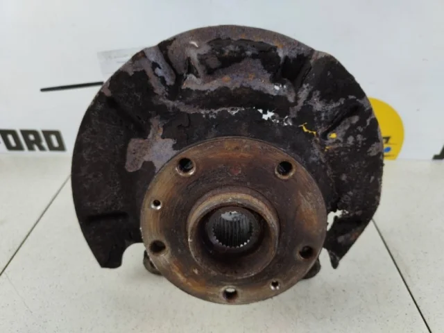 Кулак поворотный левый для Suzuki SX4 2006-2009 на фотографиях