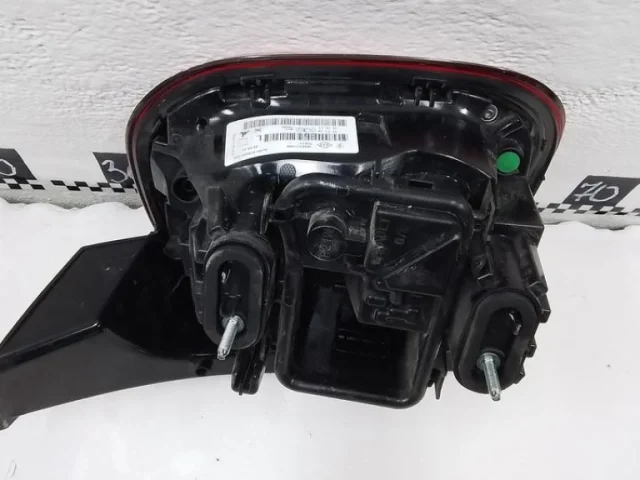 Фонарь левый для Renault Duster HM 2020+ на фотографиях