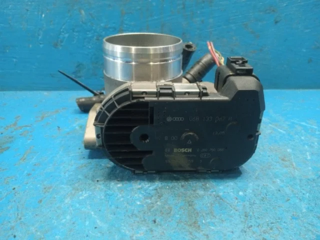 Блок дроссельной заслонки для Volkswagen Passat Variant (B5+ (B5.5), Typ 3BG) 2000-2005 на фотографиях