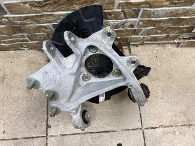 Кулак задний правый для Hyundai Tucson NX4 2020+ на фотографиях